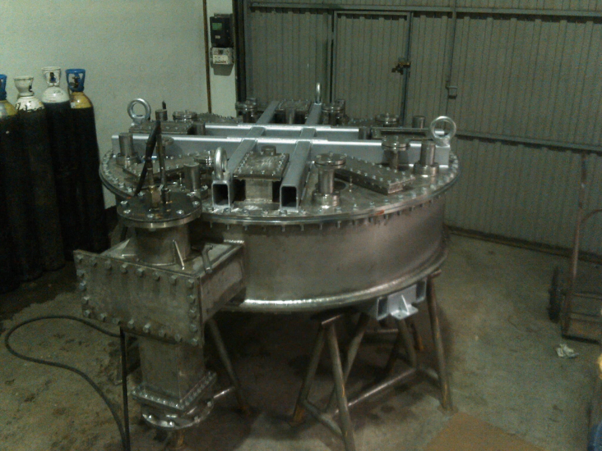 Reactor experimental mediante uso de microondas en AISI 316L